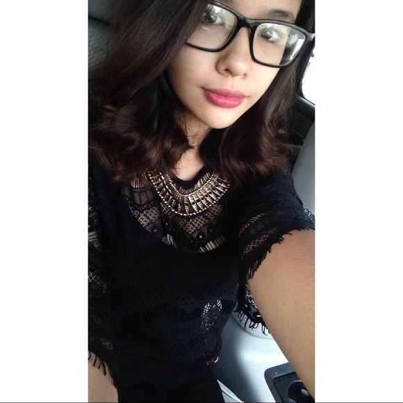 Meet your Posher, Denisse - Picture 3 of 5